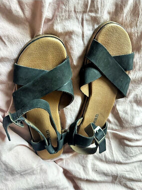 L.B. Evans Women's Suki II Black & Tan Sandals Size 8M